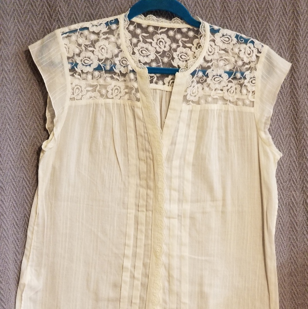 LL BEAN lace trimmed button down blouse